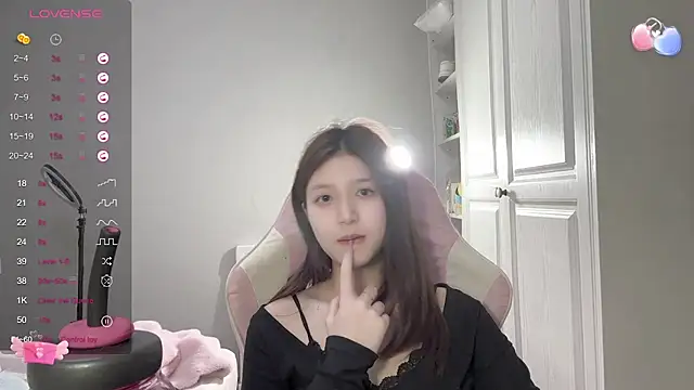 YaYa-521 online show from February 25, 2025, 1:09 am
