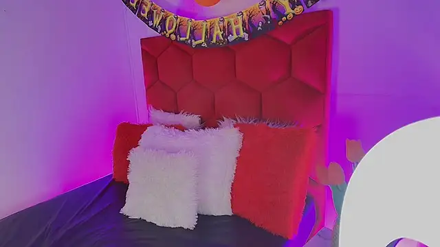 Snapshot of LoreleyNovoa chatting on October 14, 2025, 3:40 am LoreleyNovoa online show from October 14, 2025, 3:40 am