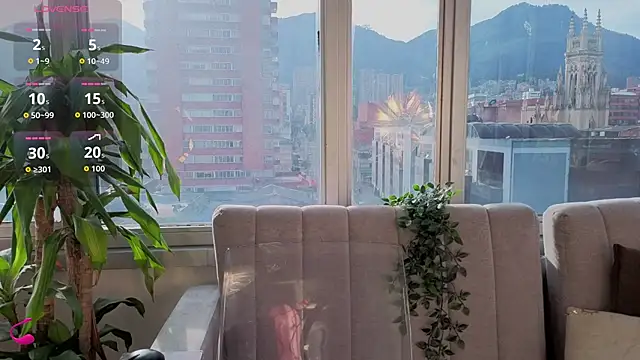 Snapshot of Ivanna_West chatting on October 6, 2025, 11:55 am Ivanna West online show from October 6, 2025, 11:55 am