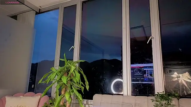 Snapshot of Ivanna_West chatting on October 3, 2025, 10:28 am Ivanna West online show from October 3, 2025, 10:28 am