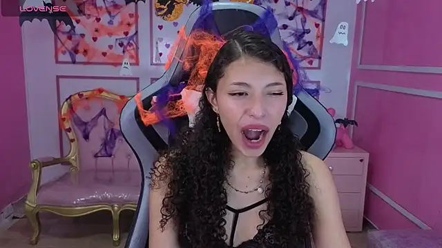 Snapshot of danatella_a chatting on October 26, 2025, 12:49 pm danatella a online show from October 26, 2025, 12:49 pm