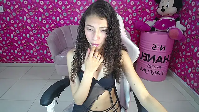 danatella a online show from February 17, 2025, 3:55 pm