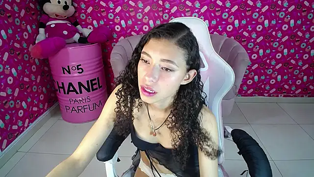 danatella a online show from February 24, 2025, 11:10 am