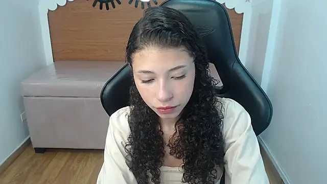 danatella a online show from November 8, 2025, 12:52 pm