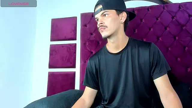 ValeryandMarcel online show from September 10, 2025, 6:40 pm