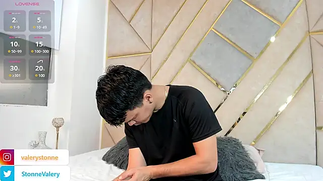 ValeryandMarcel online show from March 7, 2025, 9:06 pm