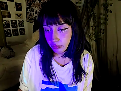 Snapshot of blue_katt chatting on December 21, 2025, 2:35 am blue katt online show from December 21, 2025, 2:35 am