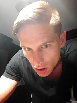 Ruanie online show from April 16, 2026, 9:39 pm