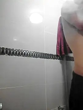 Ruanie online show from April 17, 2026, 7:38 pm