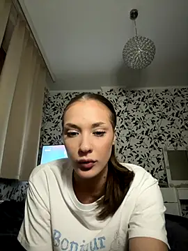 babyylora online show from November 8, 2025, 6:44 pm