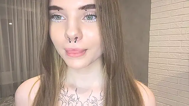 CarolinePepper online show from February 25, 2025, 7:16 pm