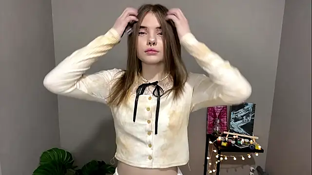 CarolinePepper online show from March 2, 2025, 5:41 pm