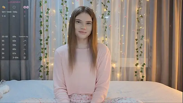 Snapshot of CarolinePepper chatting on February 11, 2026, 2:17 pm CarolinePepper online show from February 11, 2026, 2:17 pm