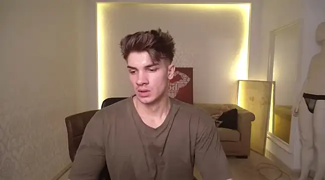 Snapshot of MaxKaiden chatting on March 5, 2025, 8:21 am MaxKaiden online show from March 5, 2025, 8:21 am