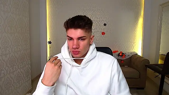 Snapshot of MaxKaiden chatting on October 23, 2025, 4:55 am MaxKaiden online show from October 23, 2025, 4:55 am