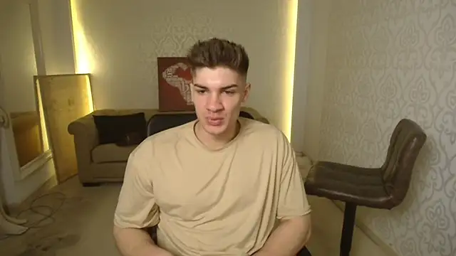 Snapshot of MaxKaiden chatting on March 17, 2025, 5:23 am MaxKaiden online show from March 17, 2025, 5:23 am