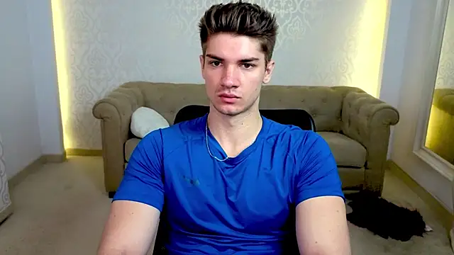 MaxKaiden online show from June 3, 2026, 3:51 am