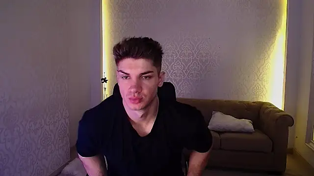 MaxKaiden online show from November 24, 2025, 6:02 am