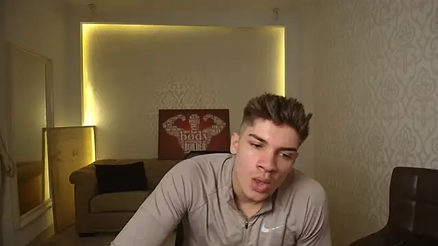 Snapshot of MaxKaiden chatting on March 12, 2025, 5:13 am MaxKaiden online show from March 12, 2025, 5:13 am