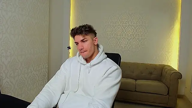 MaxKaiden online show from November 23, 2025, 5:28 am