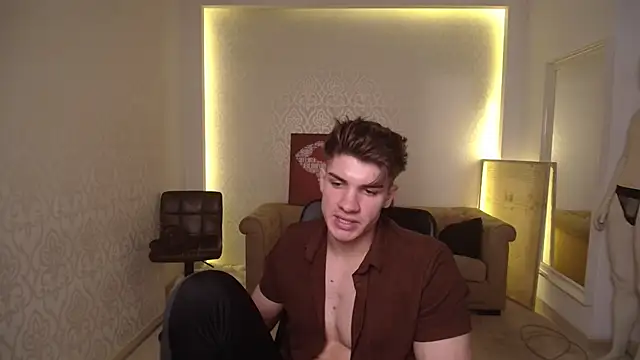 Snapshot of MaxKaiden chatting on February 28, 2025, 8:42 am MaxKaiden online show from February 28, 2025, 8:42 am