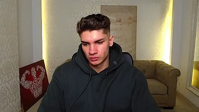 Snapshot of MaxKaiden chatting on October 6, 2025, 4:35 am MaxKaiden online show from October 6, 2025, 4:35 am