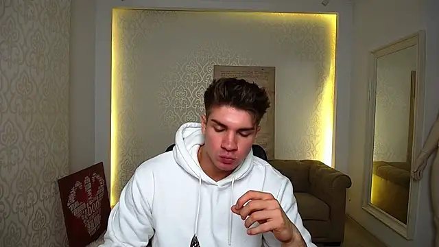 Snapshot of MaxKaiden chatting on October 3, 2025, 6:48 am MaxKaiden online show from October 3, 2025, 6:48 am