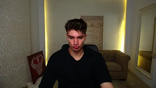 Snapshot of MaxKaiden chatting on October 2, 2025, 4:27 am MaxKaiden online show from October 2, 2025, 4:27 am