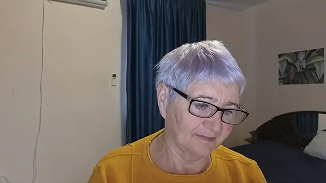 Sandra Snowflake online show from November 9, 2025, 5:00 am