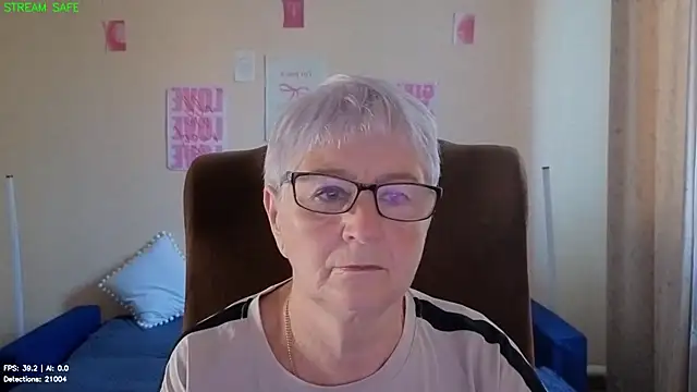 Snapshot of Sandra_Snowflake chatting on July 10, 2026, 3:50 am Sandra Snowflake online show from July 10, 2026, 3:50 am