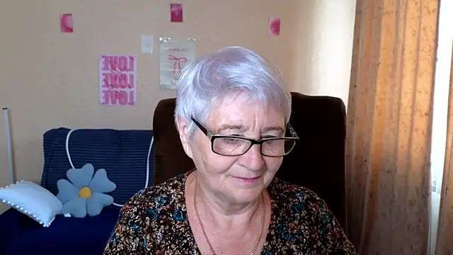 Snapshot of Sandra_Snowflake chatting on June 29, 2026, 3:57 am Sandra Snowflake online show from June 29, 2026, 3:57 am