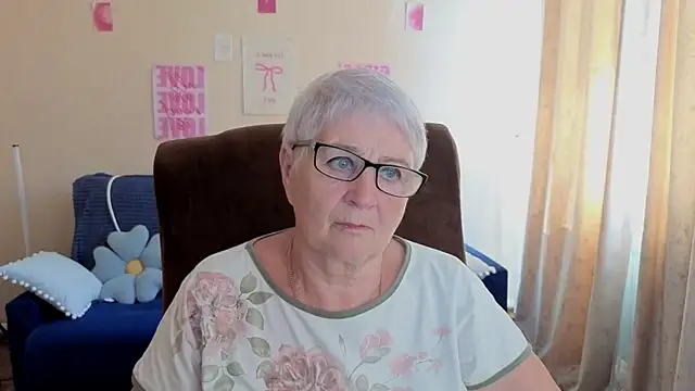 Sandra Snowflake online show from July 1, 2026, 12:16 pm