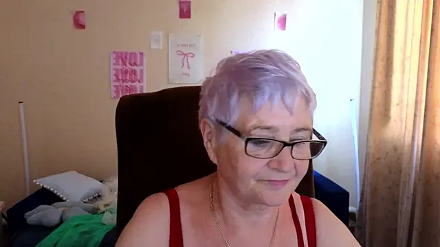 Snapshot of Sandra_Snowflake chatting on July 7, 2026, 6:47 am Sandra Snowflake online show from July 7, 2026, 6:47 am