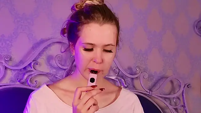 BECKI VRES online show from October 16, 2025, 8:50 pm