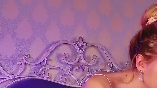 BECKI VRES online show from October 17, 2025, 8:54 pm