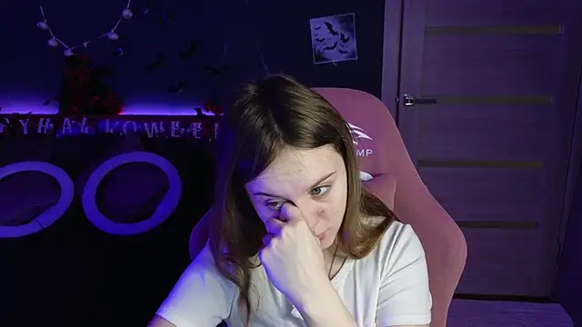 Snapshot of Dyna_bae chatting on October 31, 2025, 2:08 am Dyna bae online show from October 31, 2025, 2:08 am