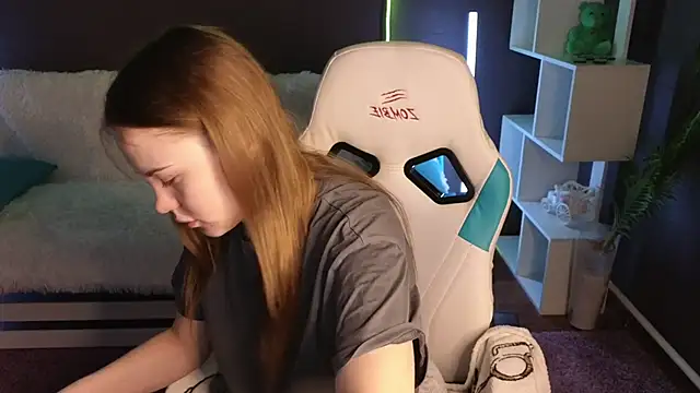 Snapshot of Dyna_bae chatting on September 28, 2025, 1:45 am Dyna bae online show from September 28, 2025, 1:45 am