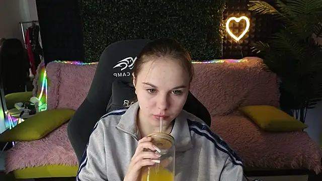 Snapshot of Dyna_bae chatting on September 14, 2025, 1:50 am Dyna bae online show from September 14, 2025, 1:50 am