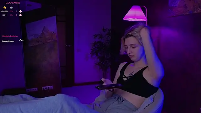 aishiro online show from October 1, 2025, 9:14 am