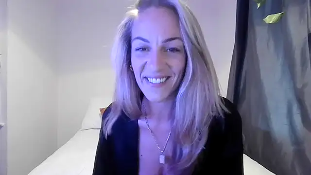 Snapshot of Edenfox- chatting on September 28, 2025, 5:09 pm Edenfox- online show from September 28, 2025, 5:09 pm