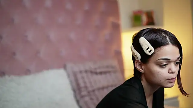 MaiaMini online show from November 7, 2025, 7:51 pm