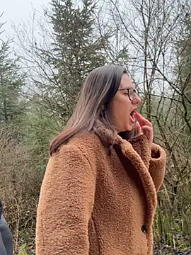 AvaFlowers6 online show from November 30, 2025, 1:01 pm