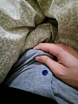 Snapshot of skiciyunis chatting on October 14, 2025, 9:04 pm skiciyunis online show from October 14, 2025, 9:04 pm