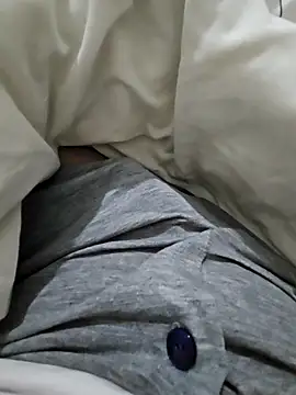 Snapshot of skiciyunis chatting on November 7, 2025, 6:12 pm skiciyunis online show from November 7, 2025, 6:12 pm