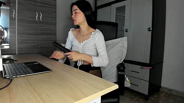 Snapshot of MollyCraft chatting on October 30, 2025, 1:09 pm MollyCraft online show from October 30, 2025, 1:09 pm