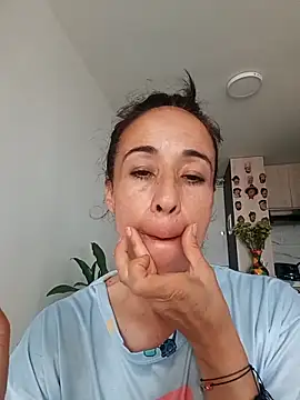 Coeur de luxure online show from November 17, 2025, 2:32 pm