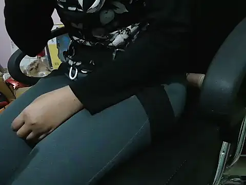 PreetyKitten online show from January 7, 2026, 12:21 pm