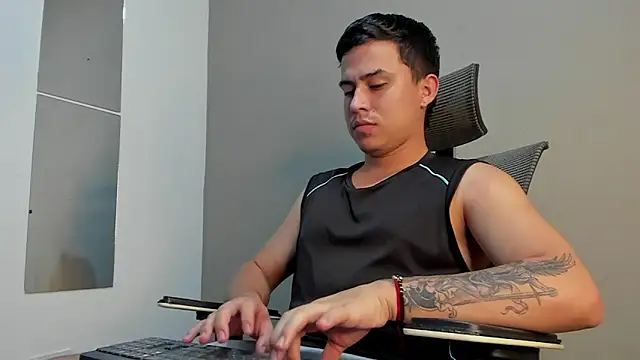 mattiwsmorris  online show from December 5, 2025, 6:01 am