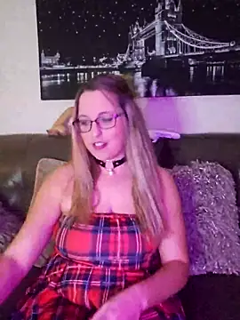 Snapshot of kayebear chatting on February 18, 2025, 9:42 pm kayebear online show from February 18, 2025, 9:42 pm