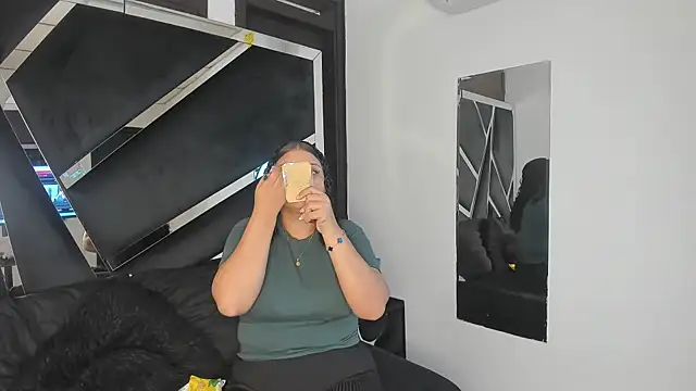 Snapshot of Rubyxht chatting on September 23, 2025, 12:34 pm Rubyxht online show from September 23, 2025, 12:34 pm